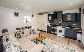 The Cosey Tucked-Away Cottage 2 Or 3 Bedroom Options