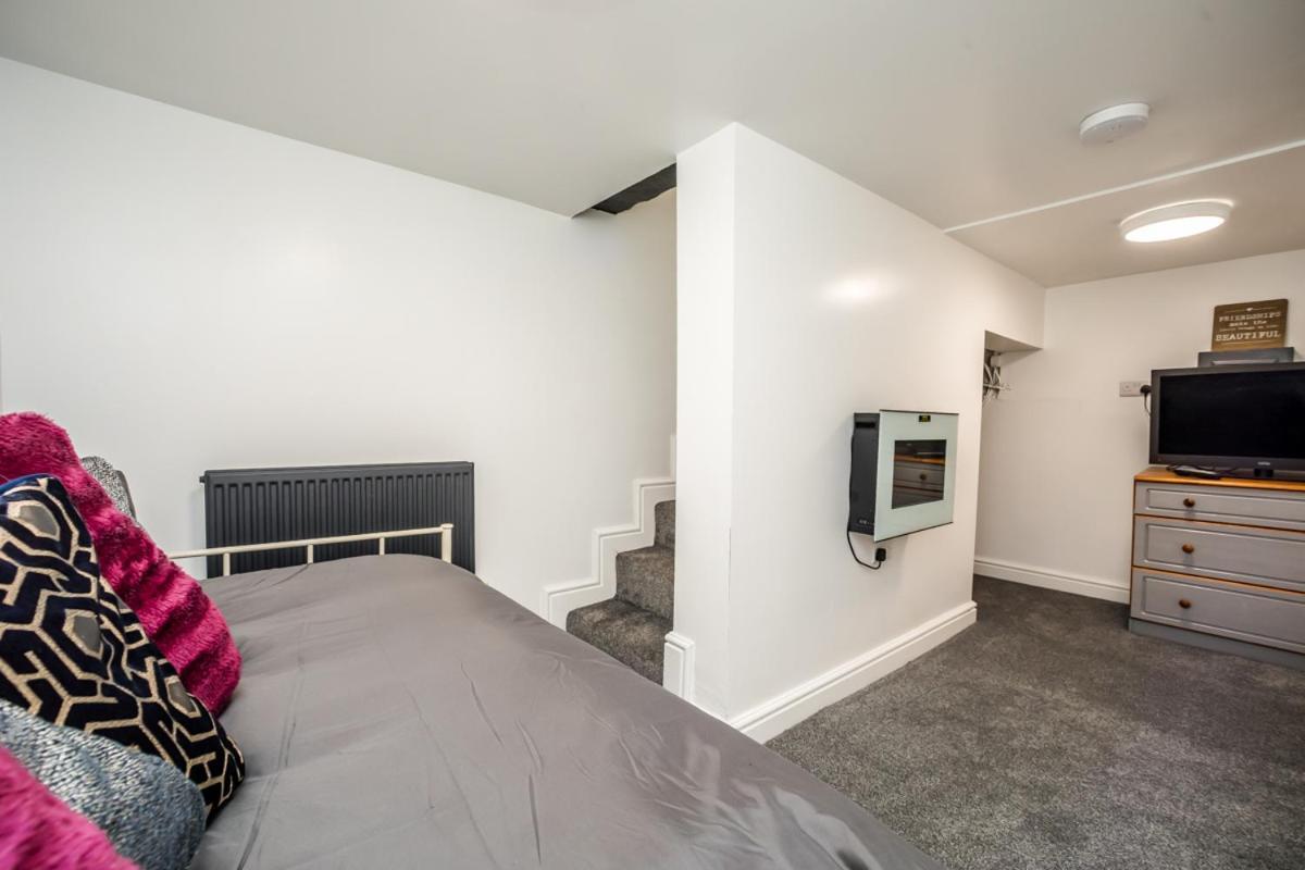 The Cosey Tucked-Away Cottage 2 Or 3 Bedroom Options Huddersfield Exterior photo