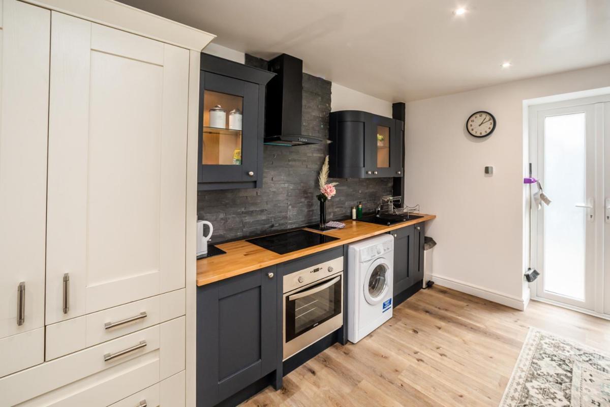 The Cosey Tucked-Away Cottage 2 Or 3 Bedroom Options Huddersfield Room photo