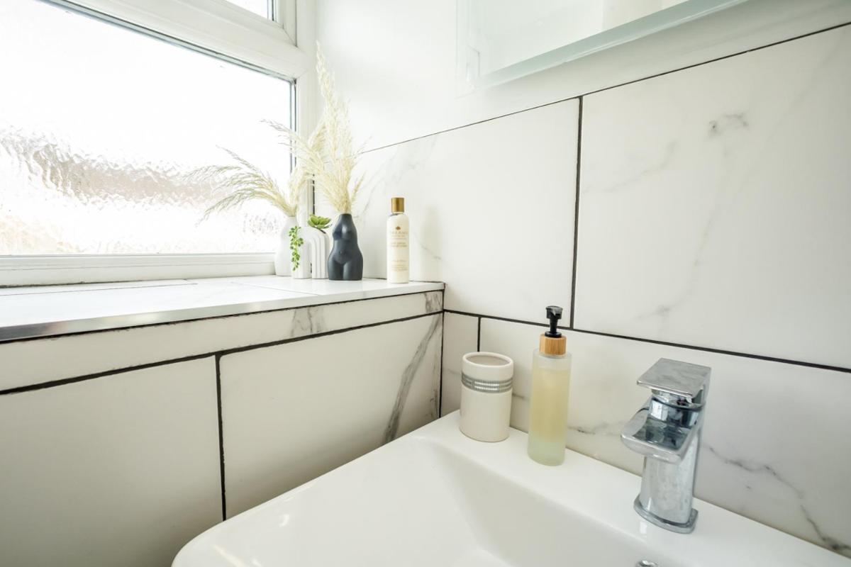 The Cosey Tucked-Away Cottage 2 Or 3 Bedroom Options Huddersfield Room photo